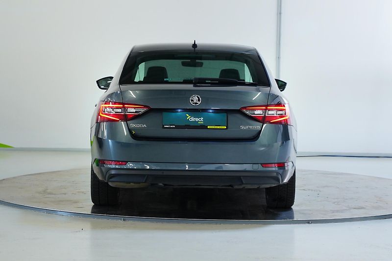 Škoda Superb - fotka 6 z 30