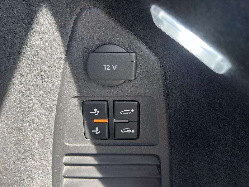 Volkswagen Touareg (2019) 3.0TDi*210kW*4x4*Servis*Tažné - fotka 33 z 41