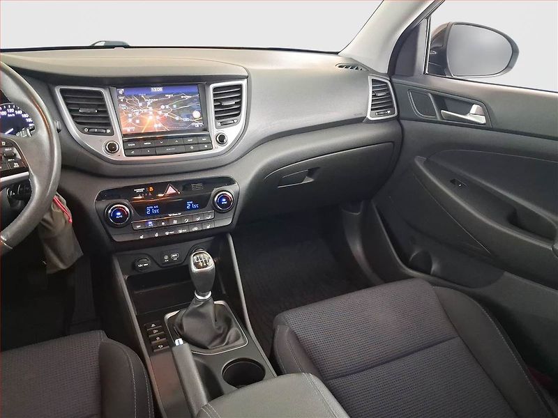 Hyundai Tucson (2016) Trikolor 1.7 CRDi, Serv.kniha - fotka 8 z 22