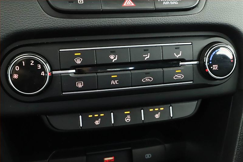 Kia Ceed (2022) Fresh 1.0 T-GDI, ČR,1.maj - fotka 10 z 13