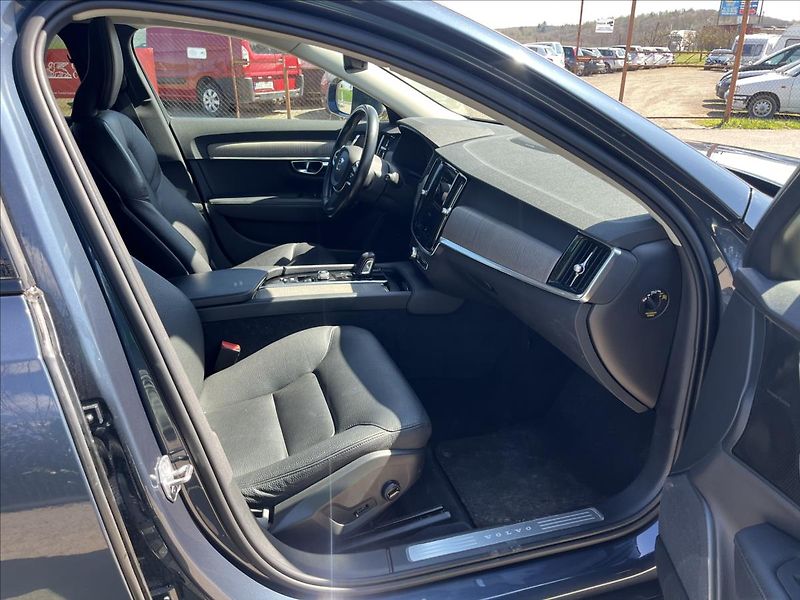 Volvo V90 2,0 B4 145KW CROSS COUNTRY DPH - fotka 10 z 43