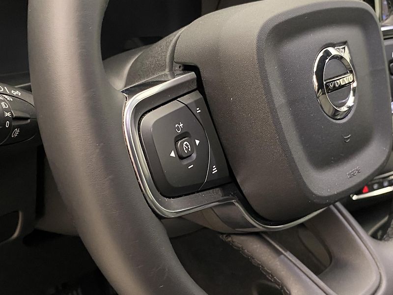 Volvo XC40 B3 AUT DARK PLUS - fotka 24 z 62