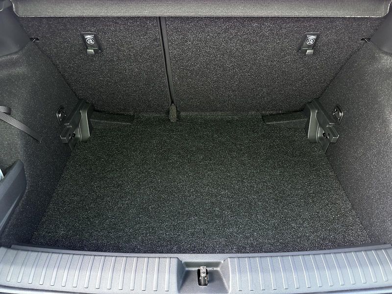 Škoda Kamiq 1.0TSi 116PS Selection 2Z.Clim - fotka 37 z 39