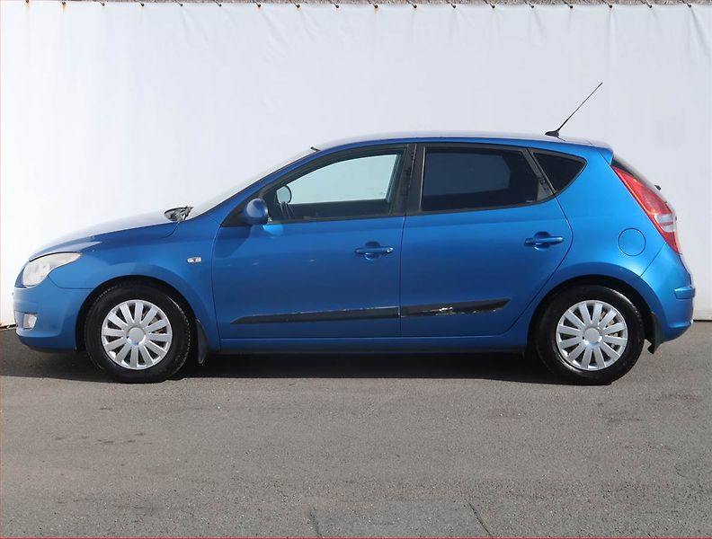 Hyundai i30 (2008) 1.6 CRDi, zamluveno - fotka 3 z 16