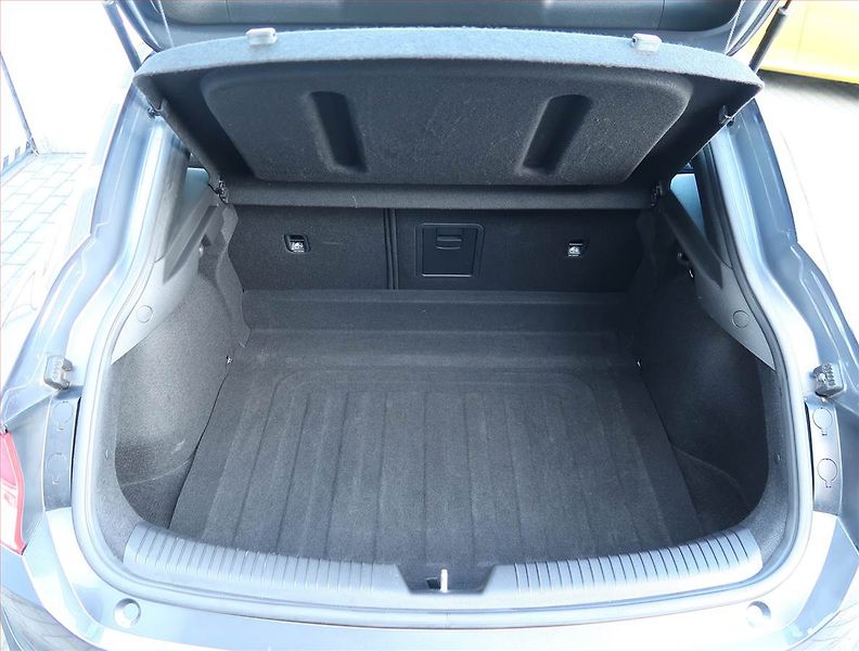 Hyundai i30 (2019) Style 1.4 T-GDI, Serv.kniha - fotka 13 z 19