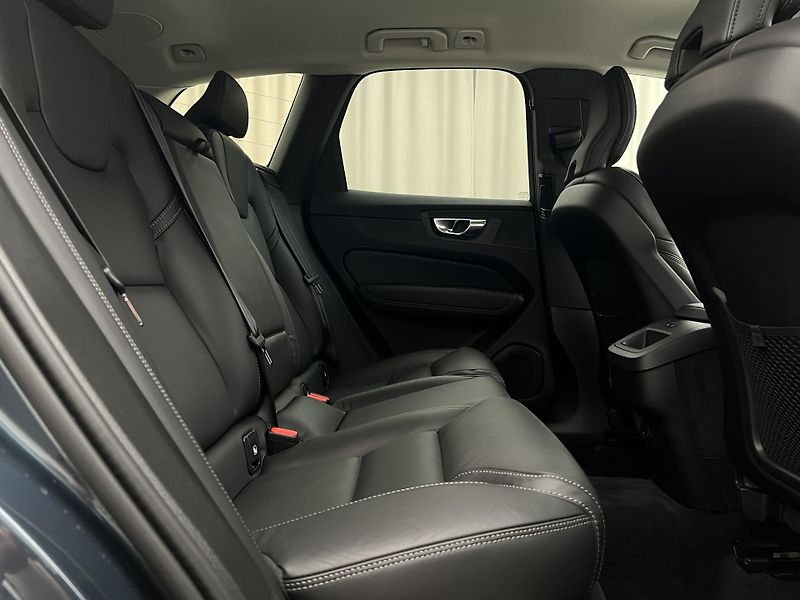 Volvo XC60 B5 AWD PLUS DARK AUT 1.maj. - fotka 22 z 42