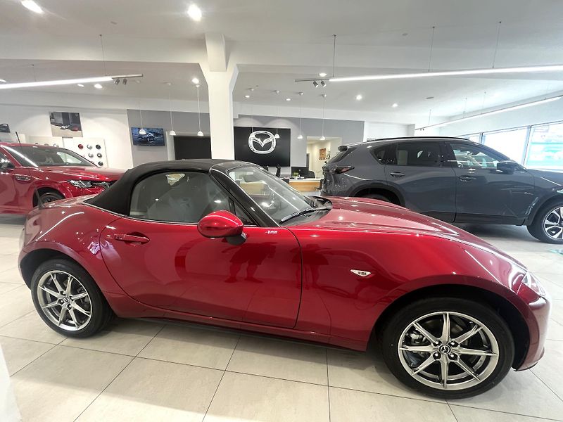 Mazda MX-5 (2026) 1.5L G132 6MT RWD Exclusive  - fotka 8 z 17