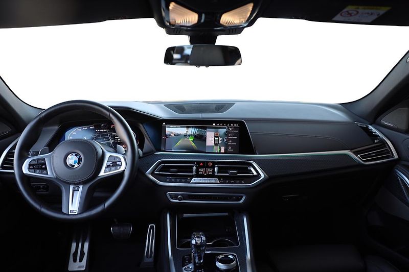 BMW X6 M50i - fotka 11 z 17
