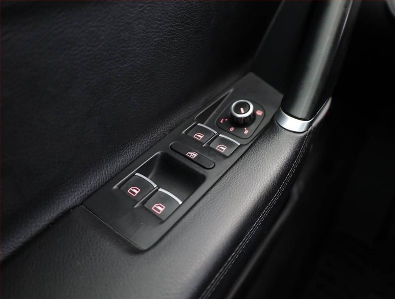 Volkswagen Passat (2013) 2.0 TDI, 4X4, Serv.kniha - fotka 16 z 18