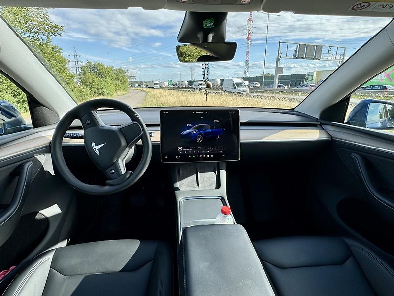 Tesla Model Y (2024) RWD. S.R. - fotka 12 z 20