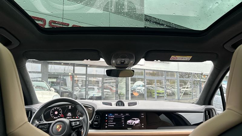 Porsche Cayenne E3 II - fotka 21 z 25