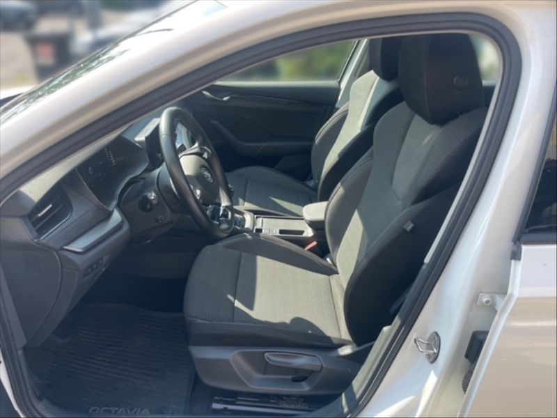 Škoda Octavia 1,0 TSI 81 Ambition - fotka 7 z 11