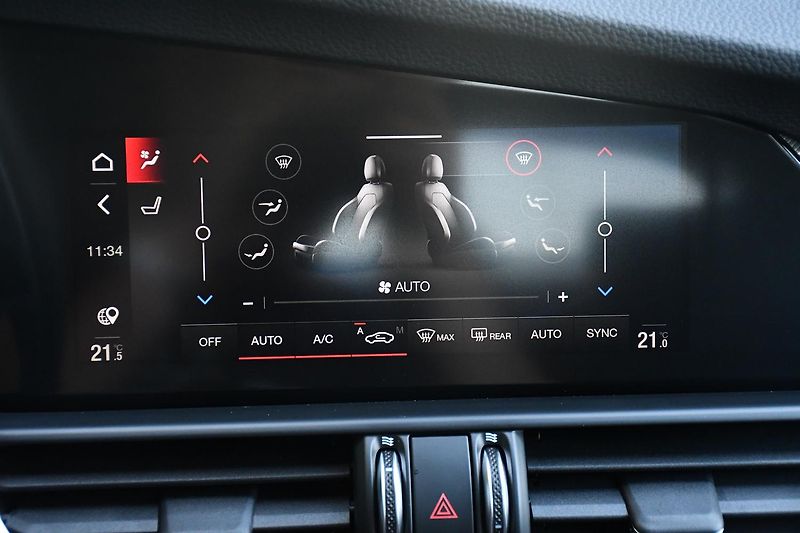 Alfa Romeo Giulia 2,0 VELOCE 16V 206kW AT8-Q4 - fotka 42 z 54