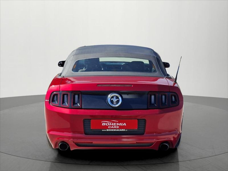 Ford Mustang 3,7 V6 227 Kw cabrio - fotka 8 z 21