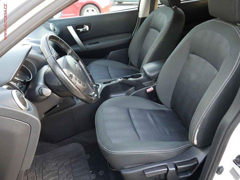 Nissan Qashqai (2011) 1.6i, AC, tempomat - fotka 9 z 21