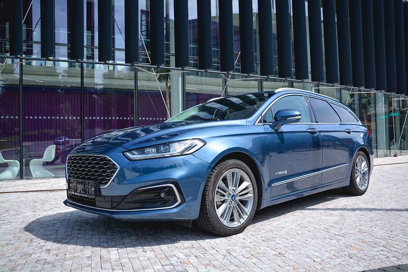 Ford Mondeo (2020) 2.0 187ps Hybrid ecvT VIGNALE  - fotka 1 z 40