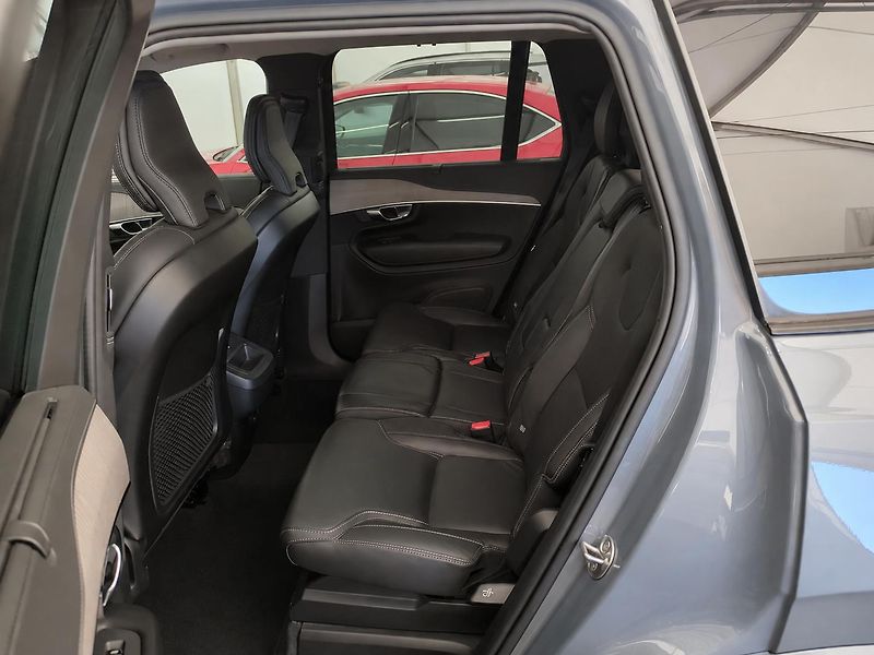 Volvo XC90 (2022) B5 ,Diesel Plus Dark Auto - fotka 5 z 8