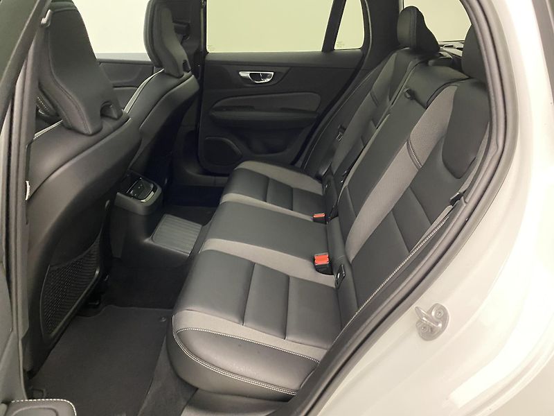 Volvo V60 T6 AWD RECHARGE REZERVACE - fotka 4 z 54