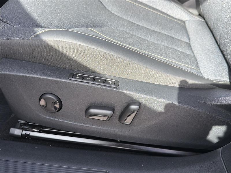 Škoda Elroq 0,0 iV 85 kWh 210 Kw DPH HUD - fotka 18 z 35