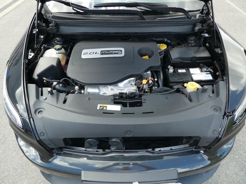 Jeep Cherokee 2.0 L MJD 140 k Longitude 4WD - fotka 8 z 14