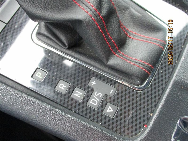 Škoda Octavia 2,0 TDI RS, DSG,serviska,navi, - fotka 22 z 42