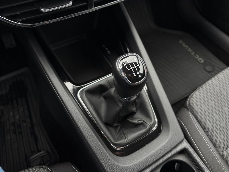 Škoda Octavia 2,0 TDI 85kW Style - fotka 34 z 36