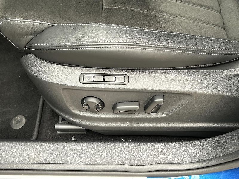 Škoda Karoq 1.5 TSI Top selection - fotka 7 z 28