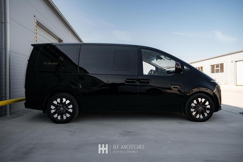 Hyundai Staria (2023) 2.2 CRDi Luxury 4x4 130kW - fotka 5 z 54
