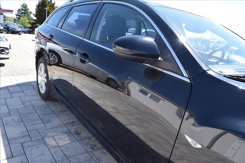 Mazda 6 2,0 d 103KW VÝHŘEV ALU - fotka 9 z 45