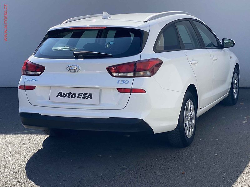 Hyundai i30 (2021) 1.6 CRDi, 1.maj,ČR, AC, park - fotka 4 z 16
