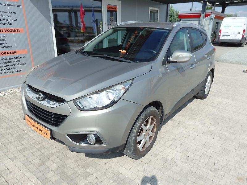 Hyundai ix35 2.0 16V DIGI. KLIMA,4X4, ZÁVĚS - fotka 2 z 16