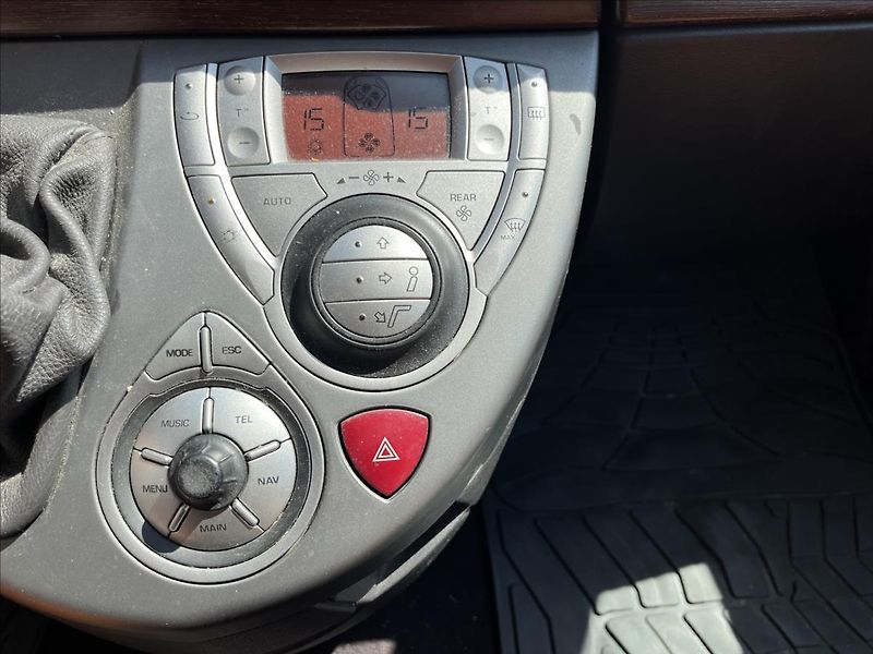 Lancia Phedra 2,0 JTD KLIMA TAŽNÉ STK 7/2028 - fotka 20 z 34
