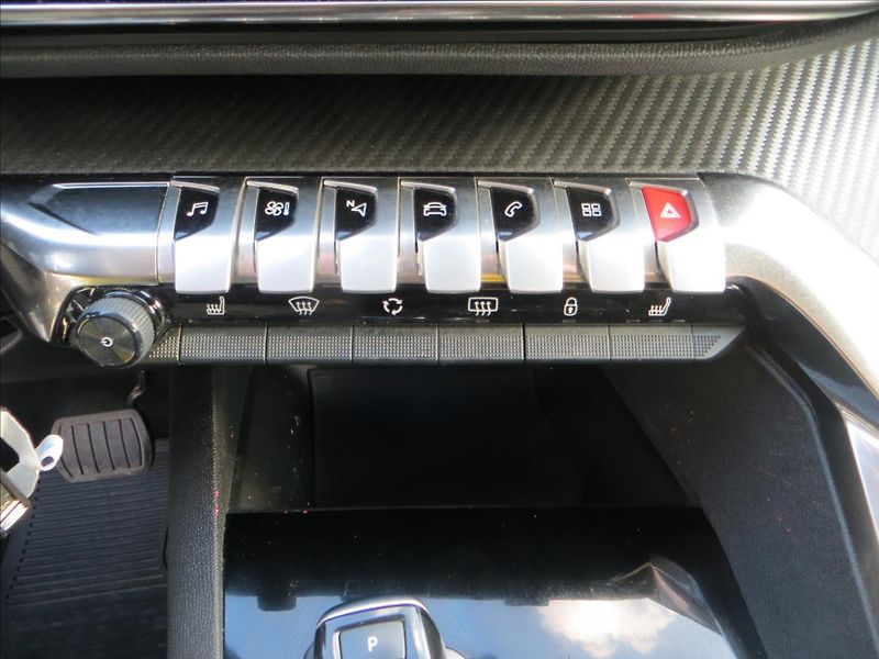 Peugeot 3008 1,5 BlueHDi AUT ACTIVE ČR - fotka 14 z 23