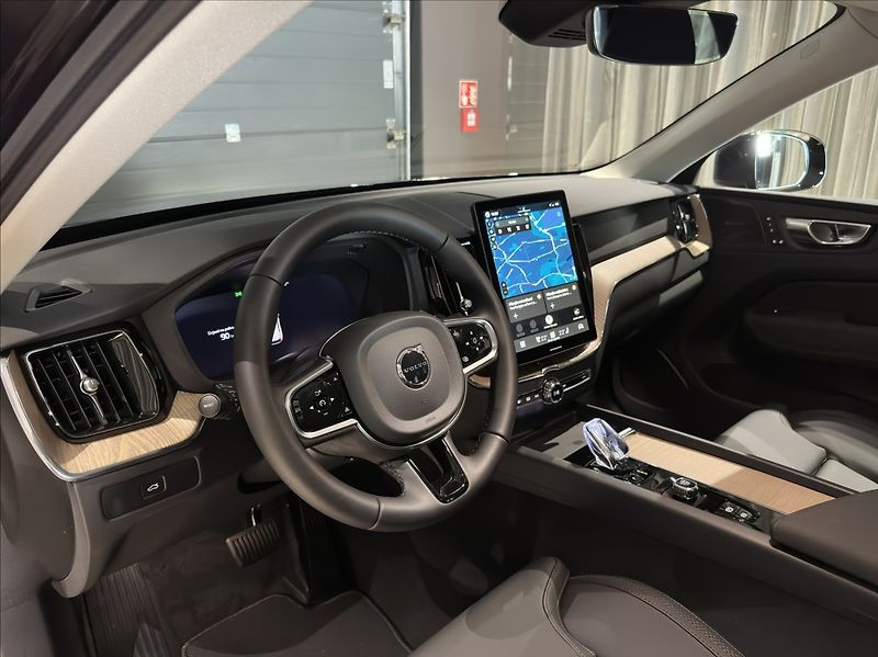 Volvo XC60 (2026) 2,0 B5  Plus Dark - fotka 13 z 31