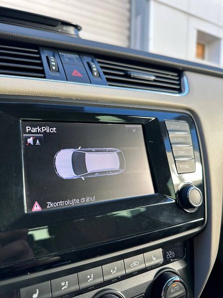 Škoda Octavia (2014) 2.0 TDI 110 KW DSG ACC TAZNE - fotka 29 z 37