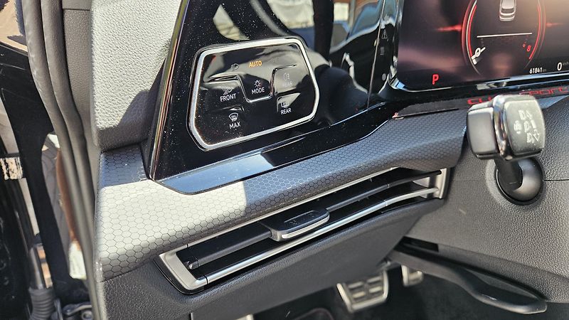 Volkswagen Golf (2024) GTI TSI 221 kW Clubsport DSG7 - fotka 17 z 32