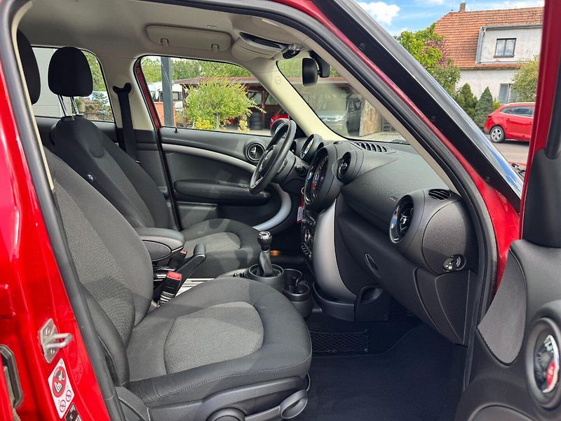 Mini Countryman (2015) 1,6 D 82 Kw - fotka 25 z 33