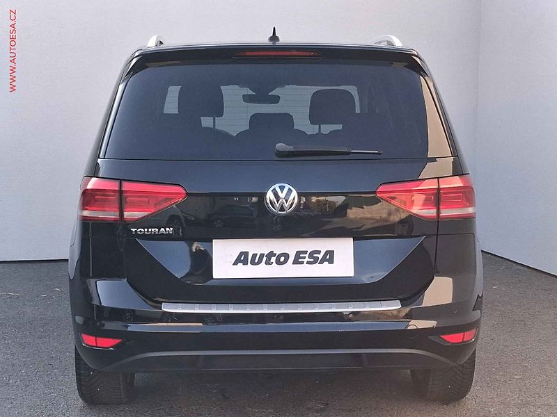 Volkswagen Touran (2018) 1.5 TSi, Highline, DSG, LED - fotka 5 z 19
