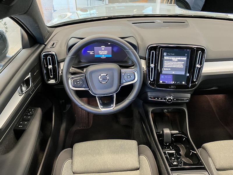 Volvo XC40 B3 FWD Plus Dark AT7  - fotka 15 z 38