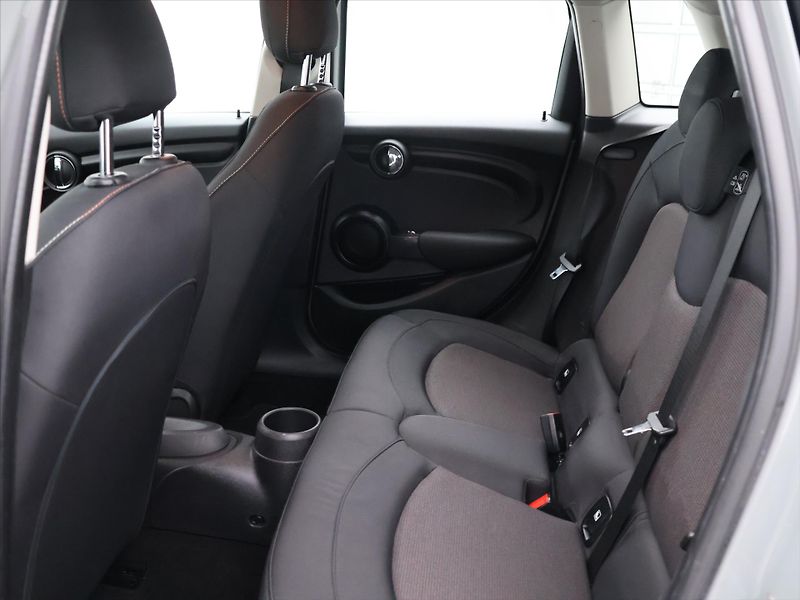 Mini Cooper 1,5 100kW CZ DPH Klima,Tempo - fotka 13 z 26
