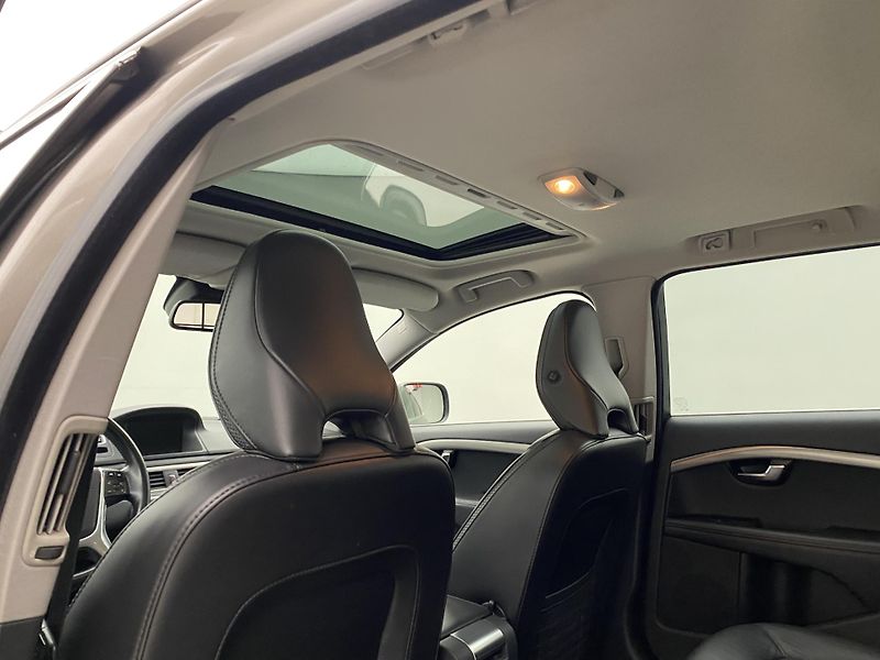 Volvo XC70 D5 AWD SUMMUM REZERVACE - fotka 16 z 49