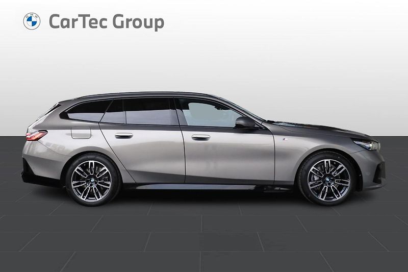 BMW Řada 5 540d xDrive Touring - fotka 4 z 31