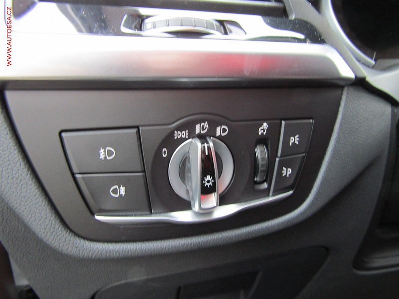 BMW X3 (2021) 2.0d xDrive20d, ČR, AT, navi - fotka 19 z 21