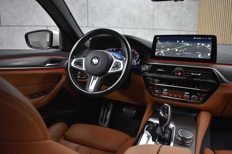 BMW Řada 5 530d xDrive ///MPAKET*ACC*DPH* - fotka 9 z 44