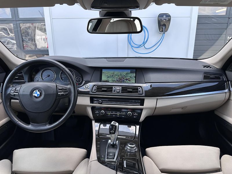 BMW Řada 5 530d Head-Up, Hi-Fi - fotka 6 z 21