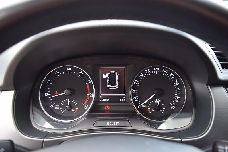 Škoda Fabia (2015) 1.2TSI 66kw STYLE AC TEMPOMAT - fotka 27 z 45