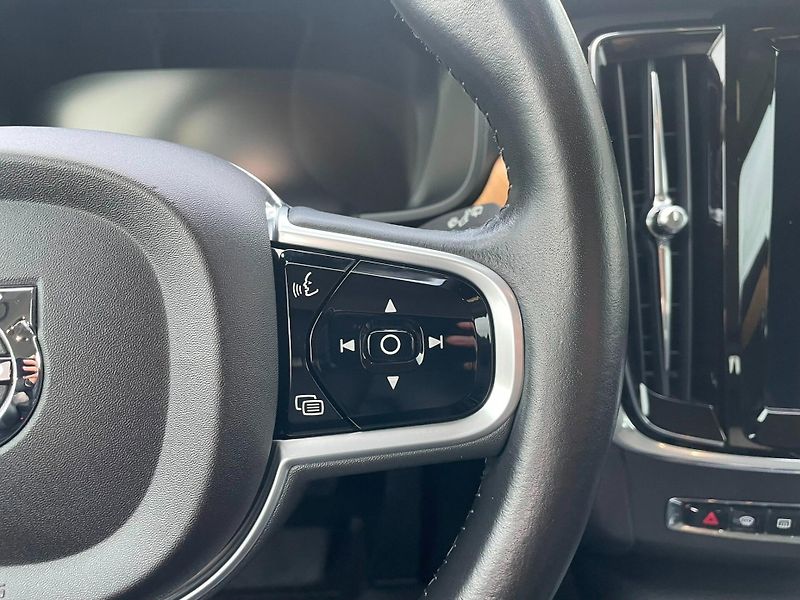 Volvo V90 (2018) D4, 140kW, Momentum - fotka 25 z 28
