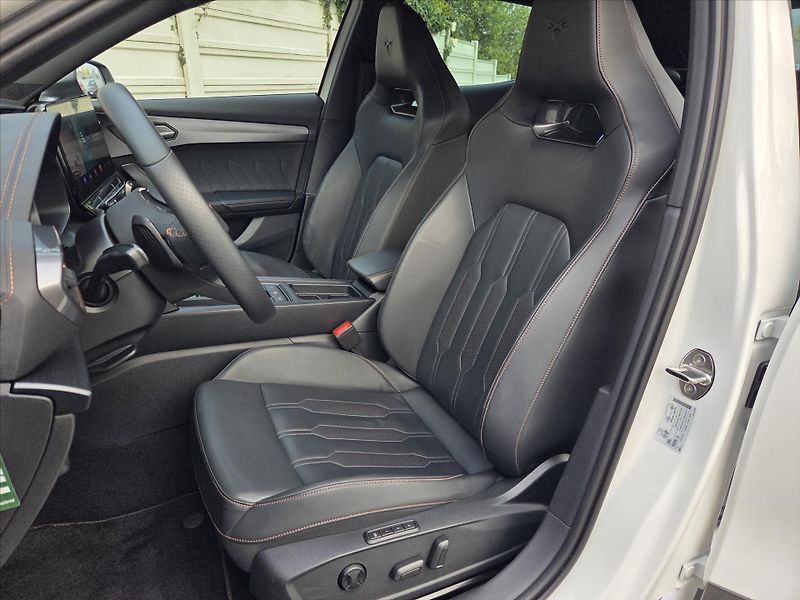 Cupra Formentor 2,0 TSi DSG 4x4 Matrix DCC Zár - fotka 8 z 27