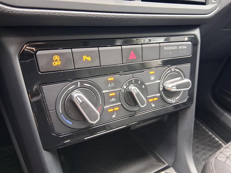 Volkswagen T-Cross LIFE 1.0 TSI 70 kW - fotka 12 z 23