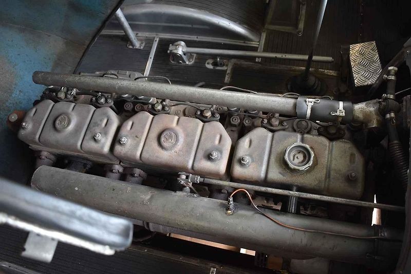 Tomuto autobusu je přesně padesát let. A je zcela původní